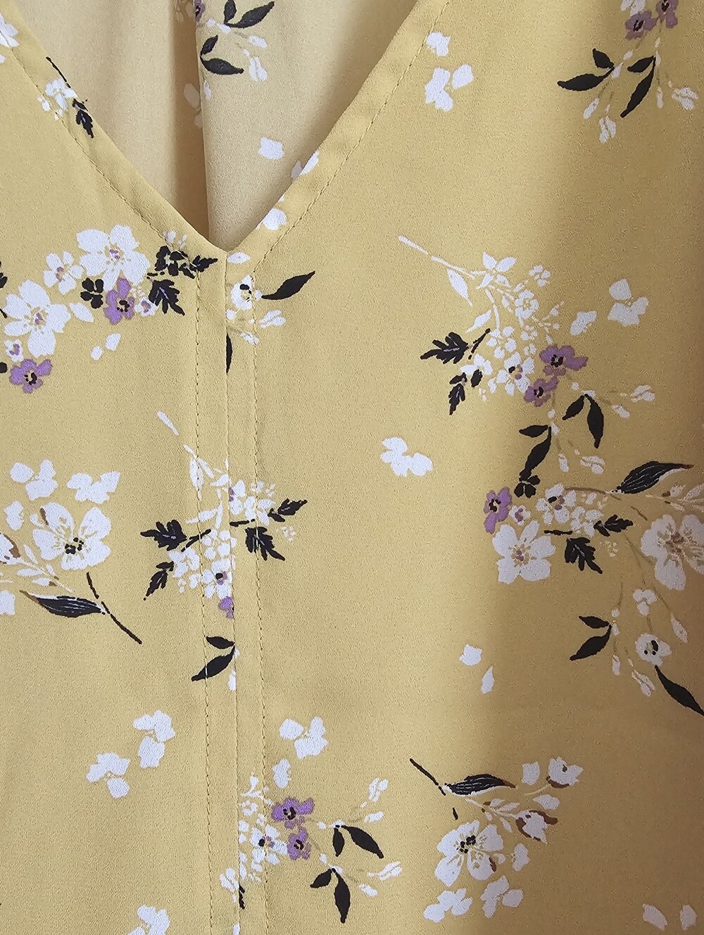 Floral Flutter Sleeve Blouse - Picture 4 of 7